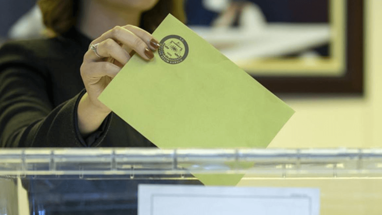 ¡Una diferencia sorprendente en la encuesta electoral respondida por las mujeres votantes!
