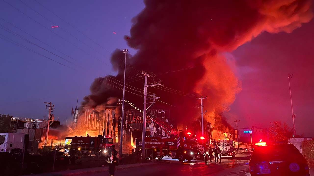 Scoppia un incendio in un magazzino logistico a Kocaeli!