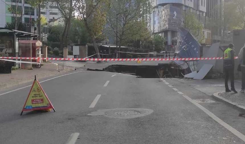 Straßeneinsturz in Sarıyer; Die Straße war für den Verkehr gesperrt
