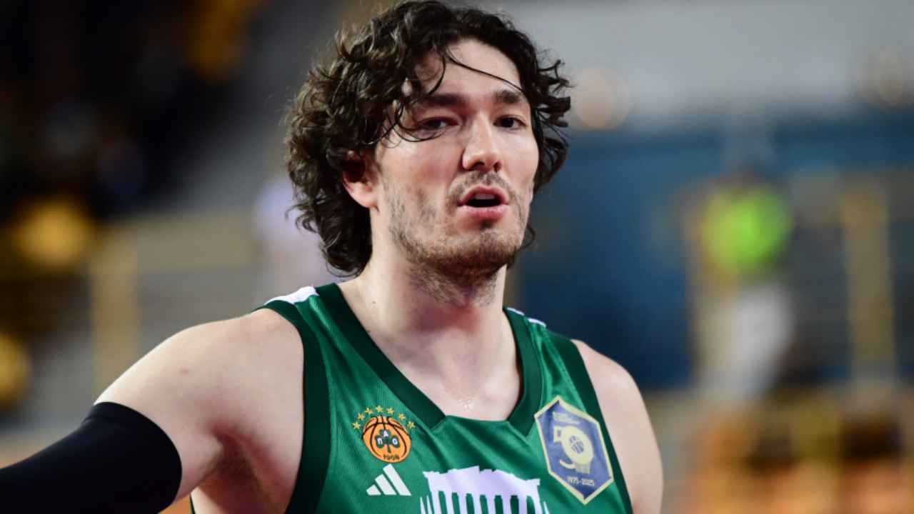 La réaction de Cedi Osman aux huées des supporters d'Anadolu Efes : Ce qu'ils ont fait à Ataman est honteux
