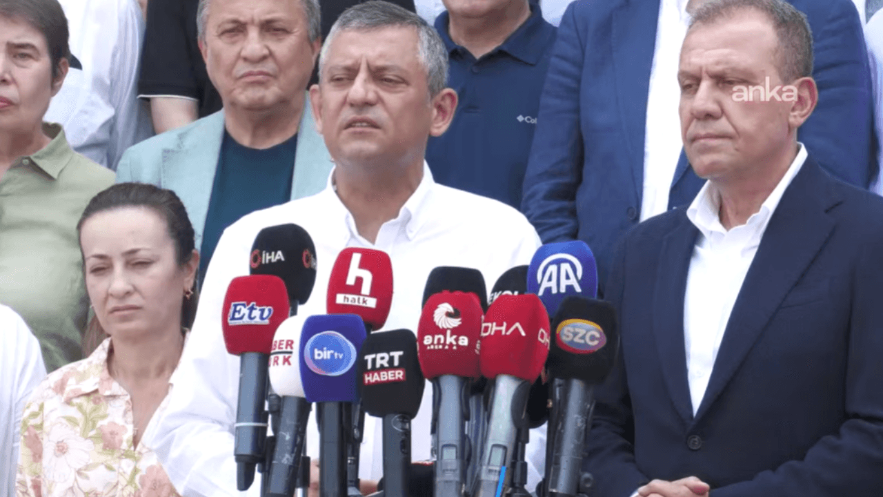 Oświadczenie Özgüra Özela przed szpitalem, w którym leczony jest Ferdi Zeyrek