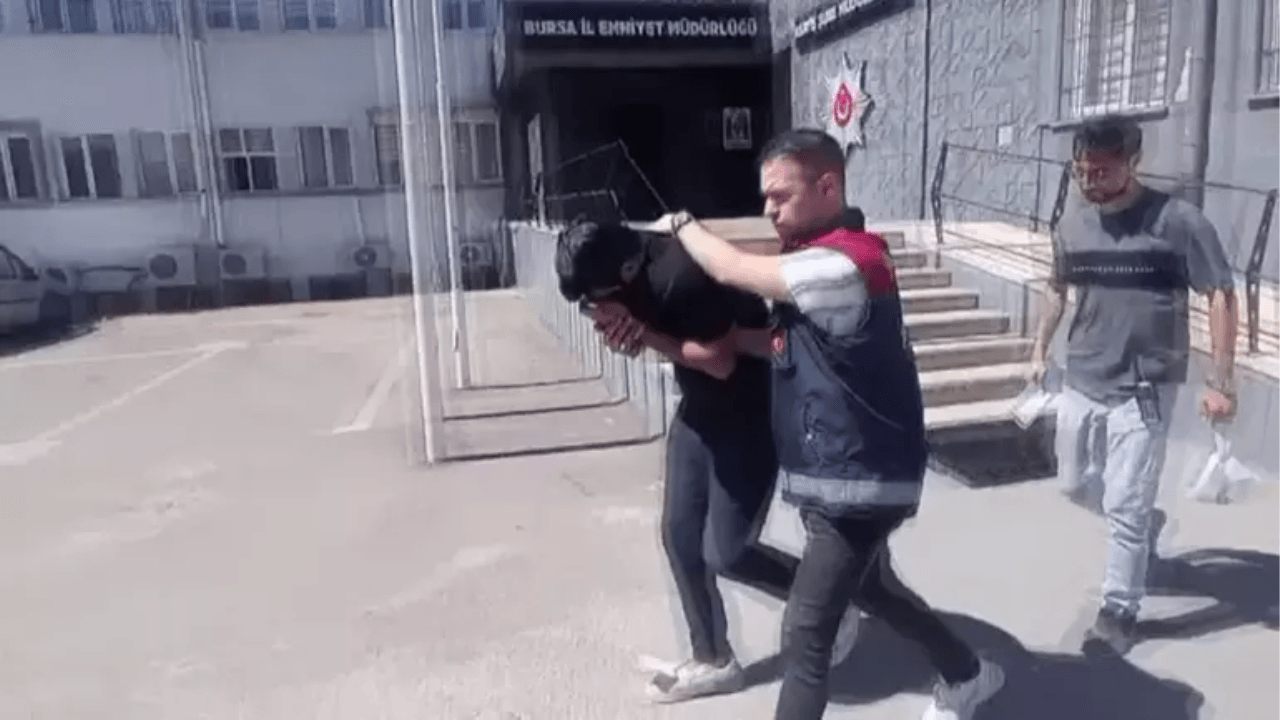 Estafadores engañaron a una mujer de 75 años con una estafa increíble. La presentaron como su hijo y le robaron 672 mil liras.