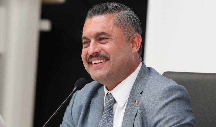 Burgemeester Özgür Kabadayı van Şile en zes andere aangehouden personen zijn overgebracht naar de rechtbank.
