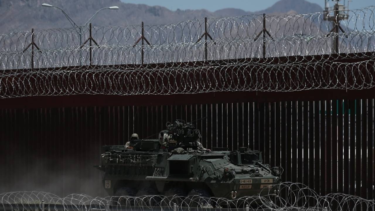 US military posts 'no entry' sign on Mexican border