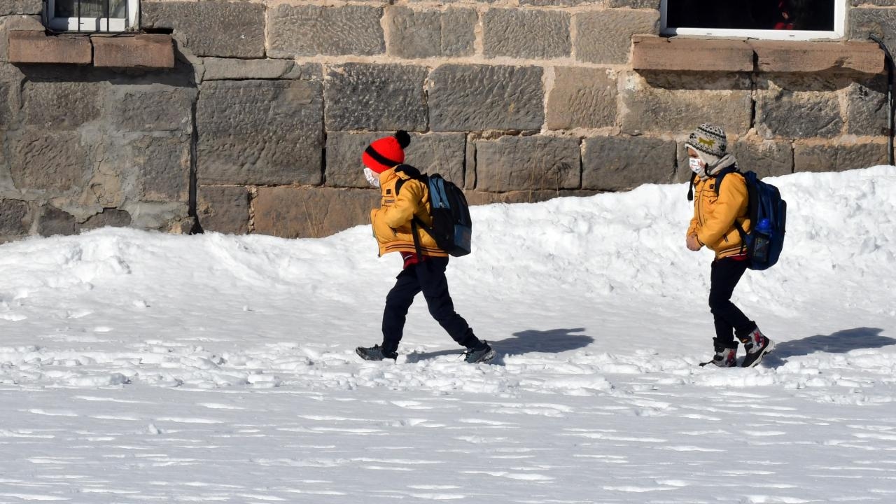 La neve ostacola l'istruzione ad Ardahan