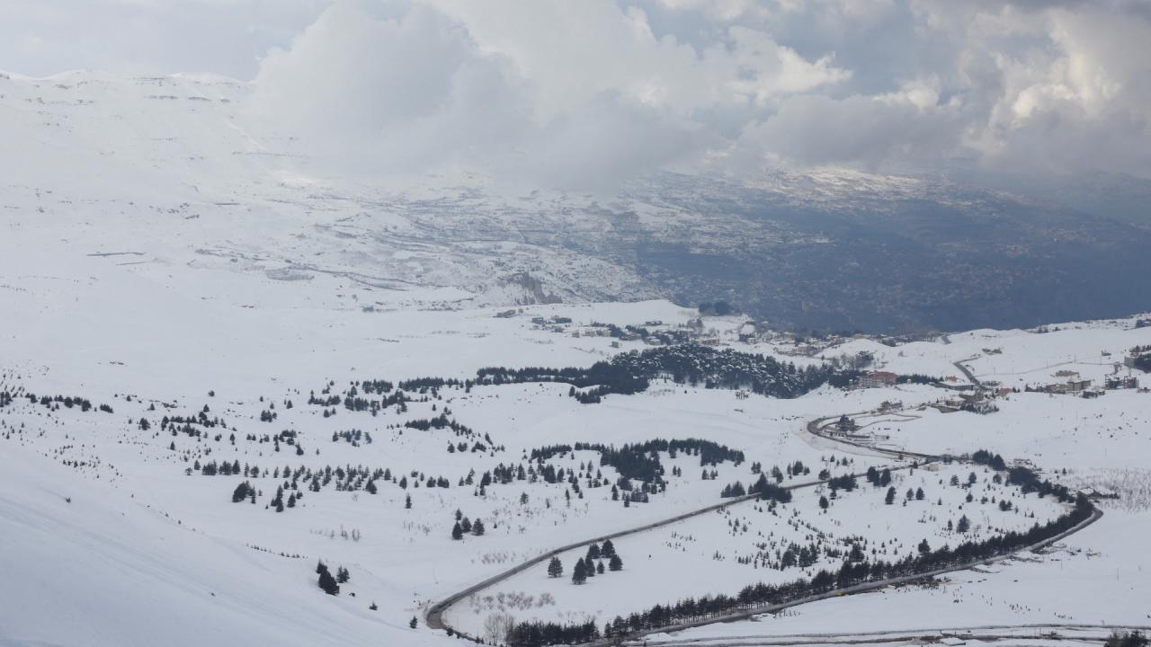 130 people trapped in snow in Lebanon reached