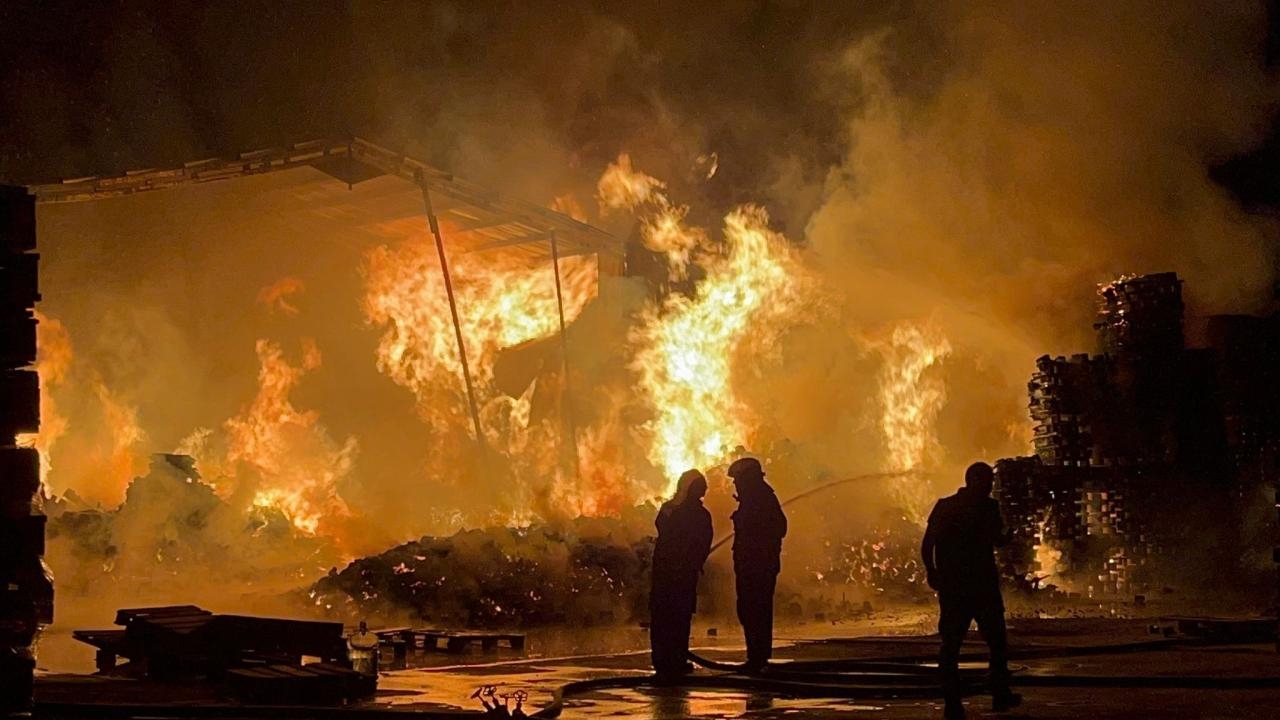 Ugaszono pożar w fabryce palet w Bursie
