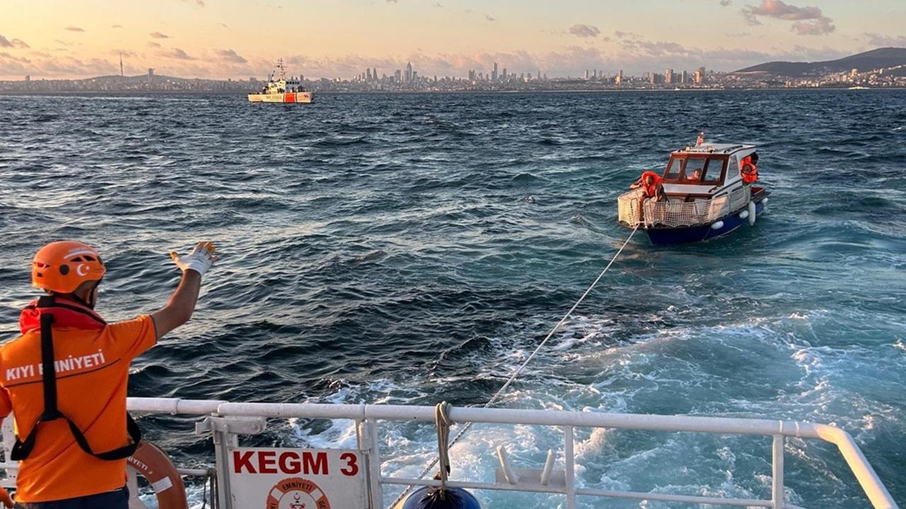 Un'imbarcazione alla deriva al largo della costa di Heybeliada è stata salvata.