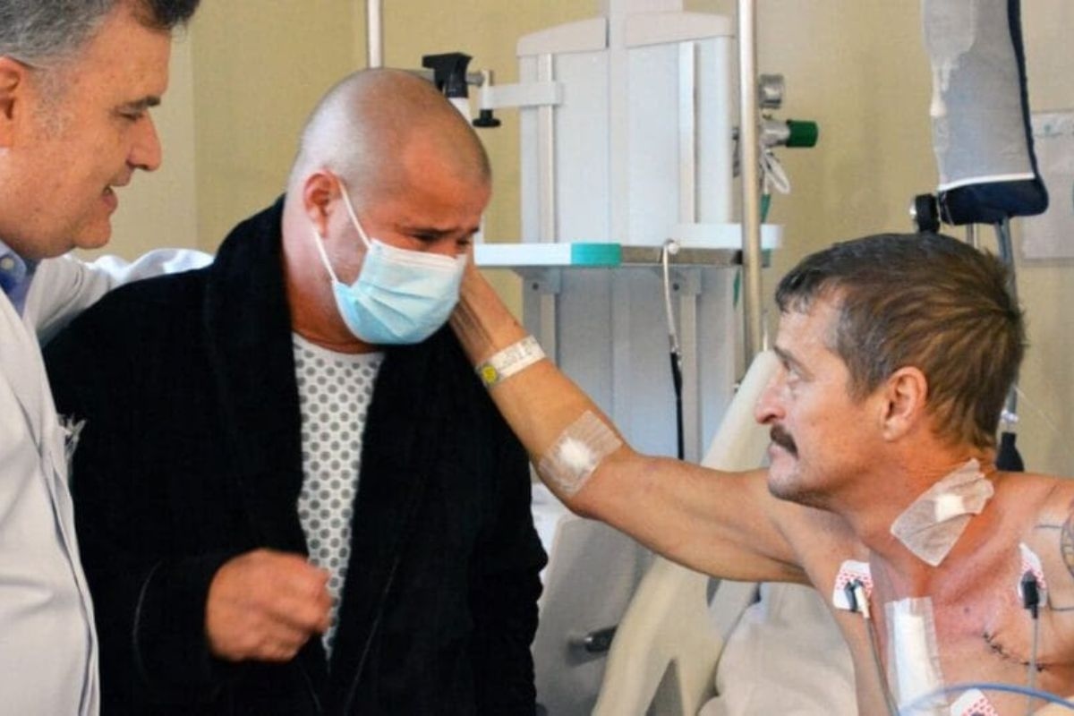 Video: Brothers move the web after receiving a heart 15 days apart