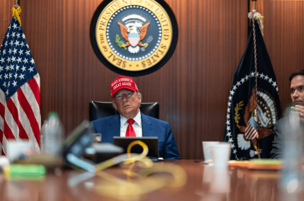 Trump ribadisce l'intenzione di imporre una tassa del 200% sui prodotti farmaceutici