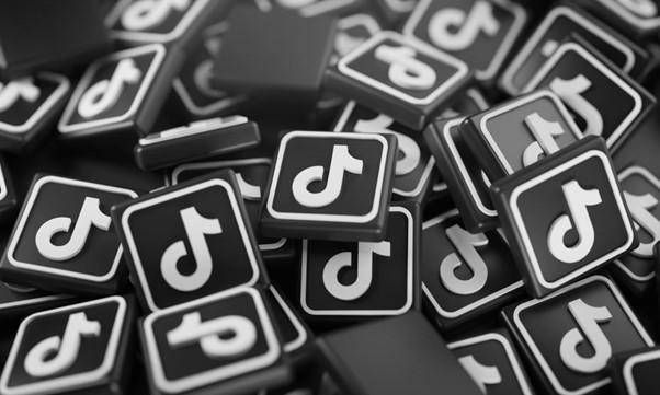 Mejores sitios para comprar seguidores de TikTok baratos (Italia, PayPal, Apple Pay)
