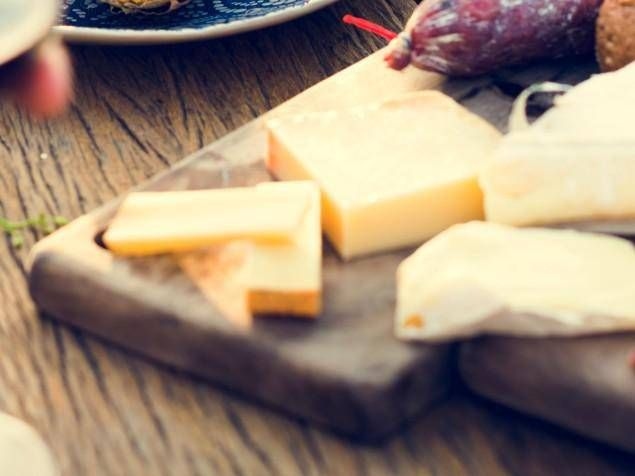 Einjähriger Junge nach Verzehr von Rohmilchkäse in Padua ins Krankenhaus eingeliefert