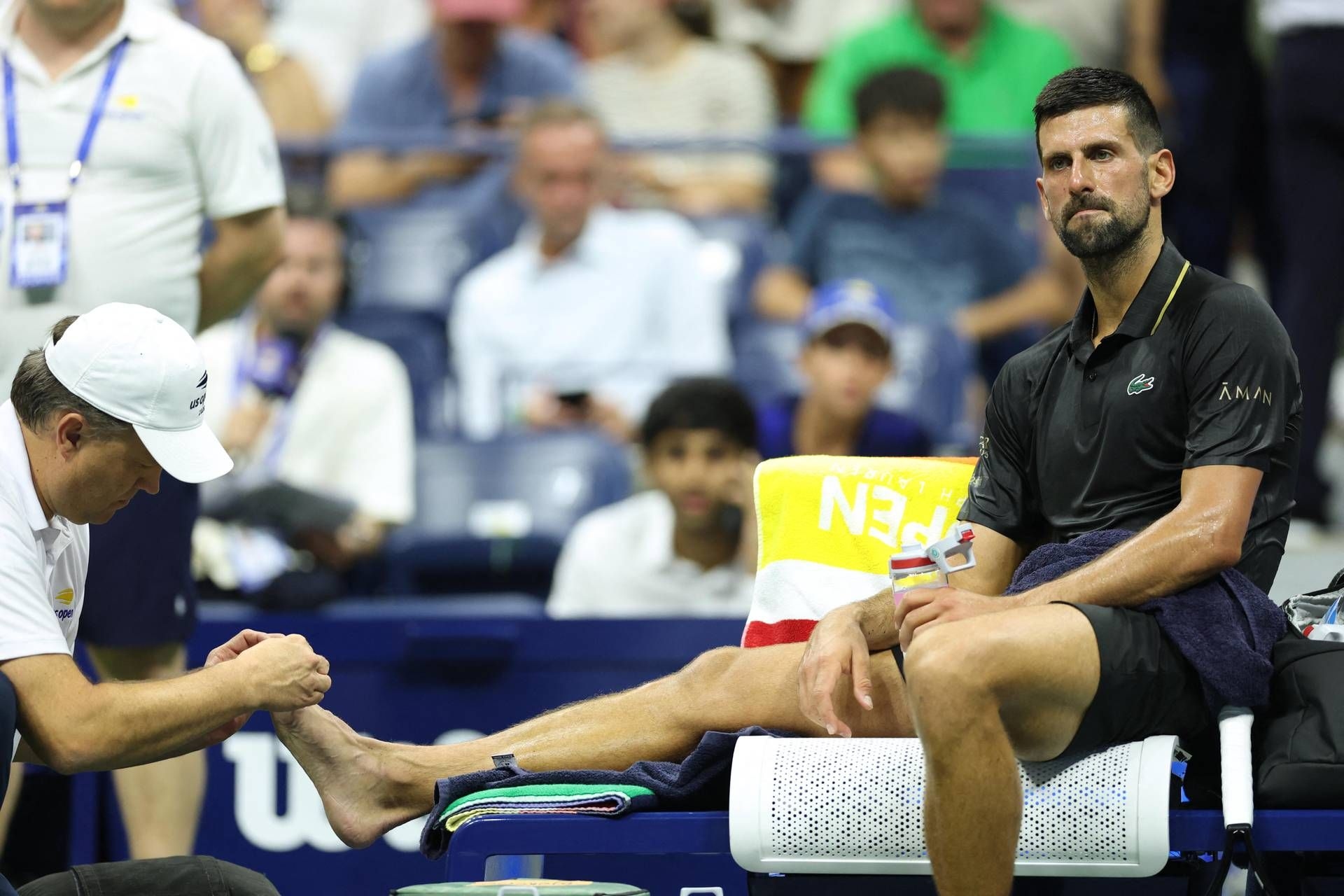 Us Open, Djokovic batte Tien dopo intervento del medico in campo. Cos'è successo