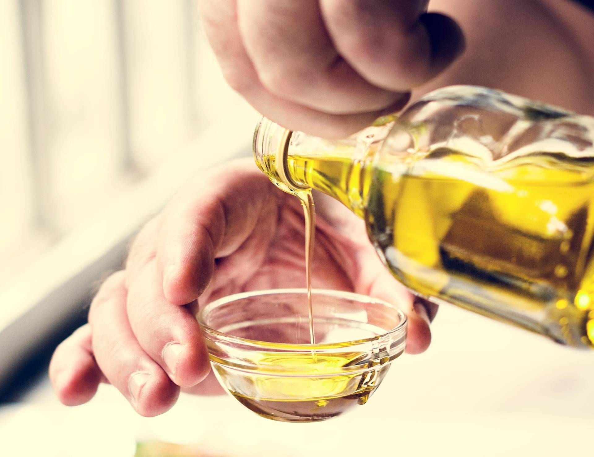 Extra virgin olive oil protects the heart and brain: all its properties