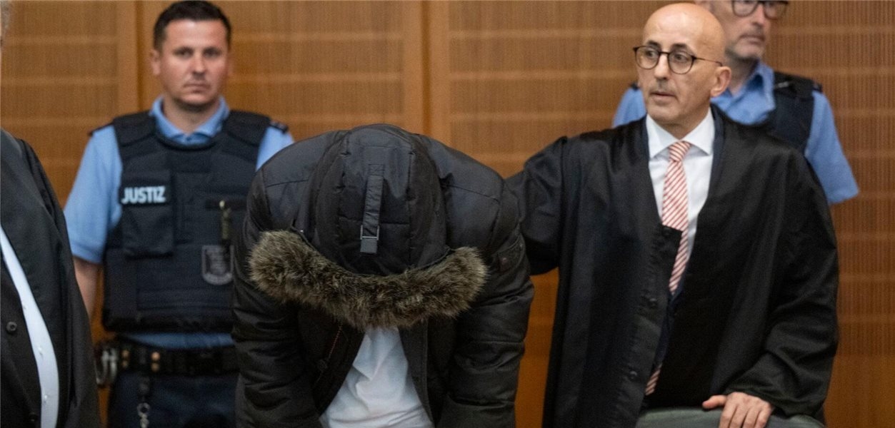 Пожизненное заключение в суде по делу о пытках в отношении сирийского врача
