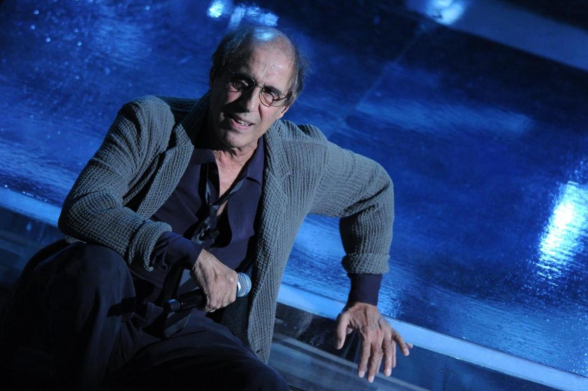 Adriano Celentano klopt op Rai's deur en Viale Mazzini opent Sanremo voor hem. Zal hij hem aannemen? Achter de schermen.