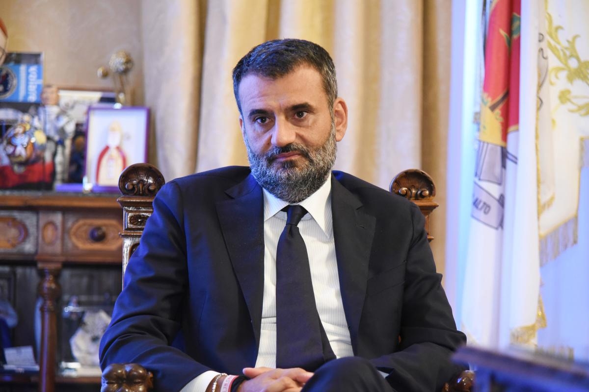Puglia, Decaro scioglie la riserva: “Pronto a candidarmi, ma voglio essere un presidente libero"