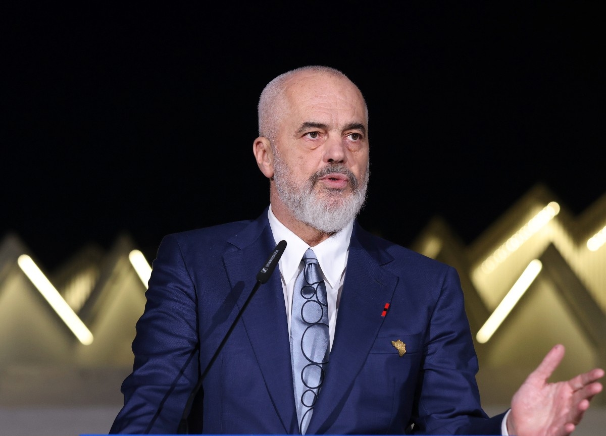 Eleições na Albânia, o primeiro-ministro Edi Rama rumo a um quarto mandato consecutivo. Socialistas ultrapassam 50% do consenso