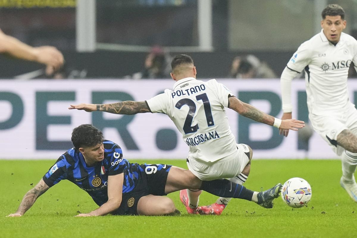 Napoli e Inter, quando se disputam os desafios do scudetto com Cagliari e Como (e quem venceu a batalha das datas)