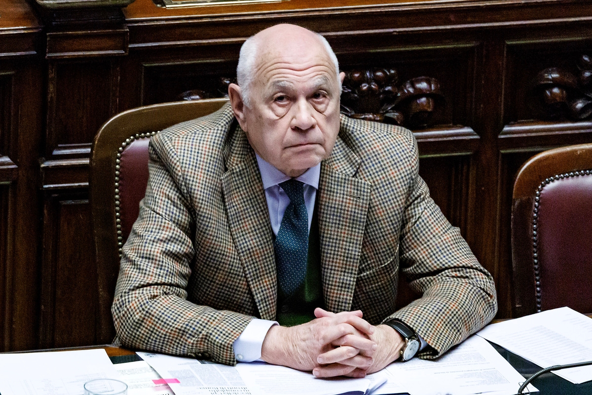 Bufera su Nordio: "Rifugiatevi nelle chiese". Tutti i dubbi del ministro sul braccialetto elettronico