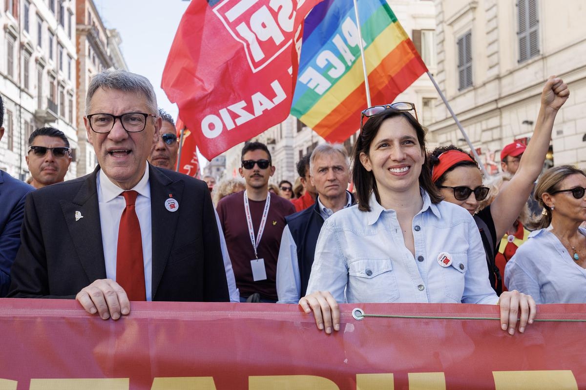 Pd, Schlein deve dimettersi dopo il flop dei referendum (Landini no). E FdI spicca il volo al 30,5%. Sondaggio