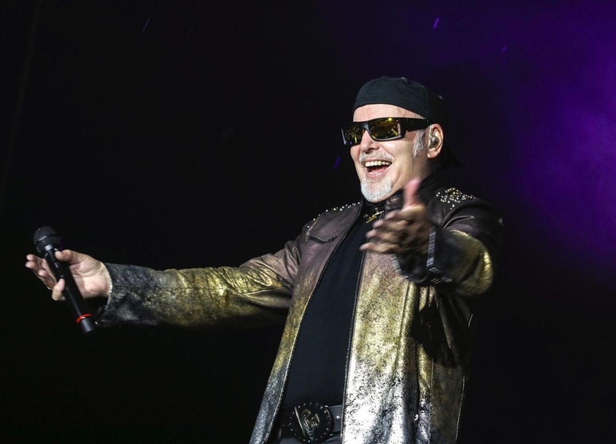 Vasco Rossi bije rekordy, wyprzedając trasę koncertową 2026 w ciągu dwóch godzin, sprzedając ponad 350 000 biletów – „Zaskakujące liczby”
