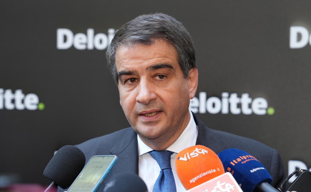 EU: Fitto, 'a large market that needs to be strengthened, the key word is flexibility' - Duties? 'optimistic about negotiations with the US. Von der Leyen said that...' - Affaritaliani.it videos
