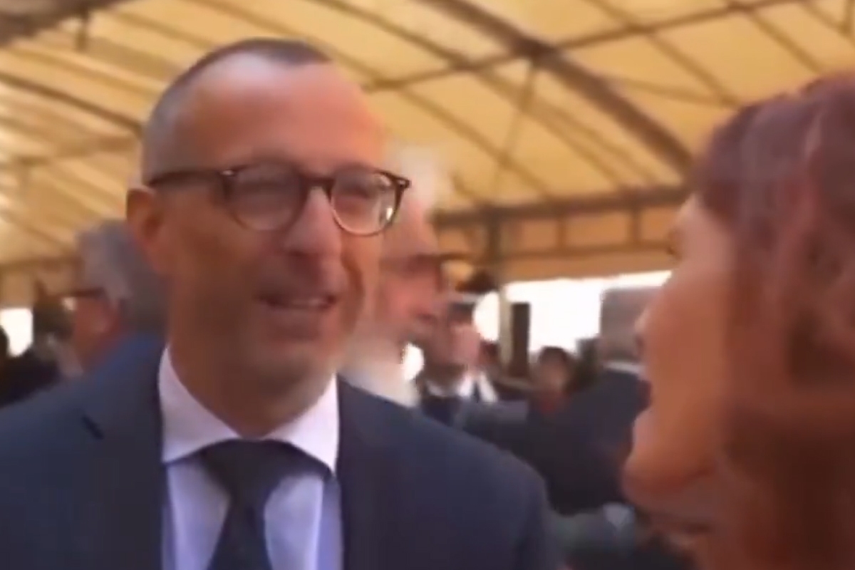 El candidato demócrata Ricci insulta a un periodista de la Rai y causa revuelo. Esto es lo que dijo.
