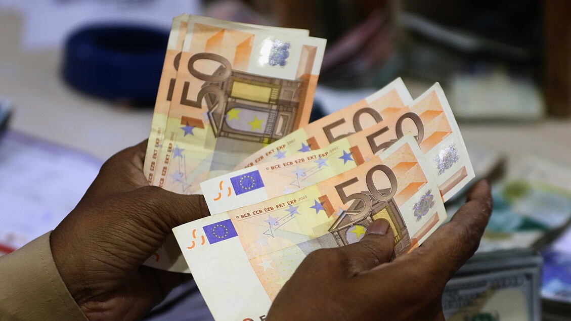 Euro daalt bij aanvang naar $1,1714