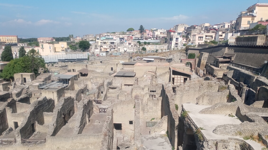 15 Ağustos'ta Herculaneum Arkeoloji Parkı'nı 1.500'den fazla ziyaretçi ziyaret etti