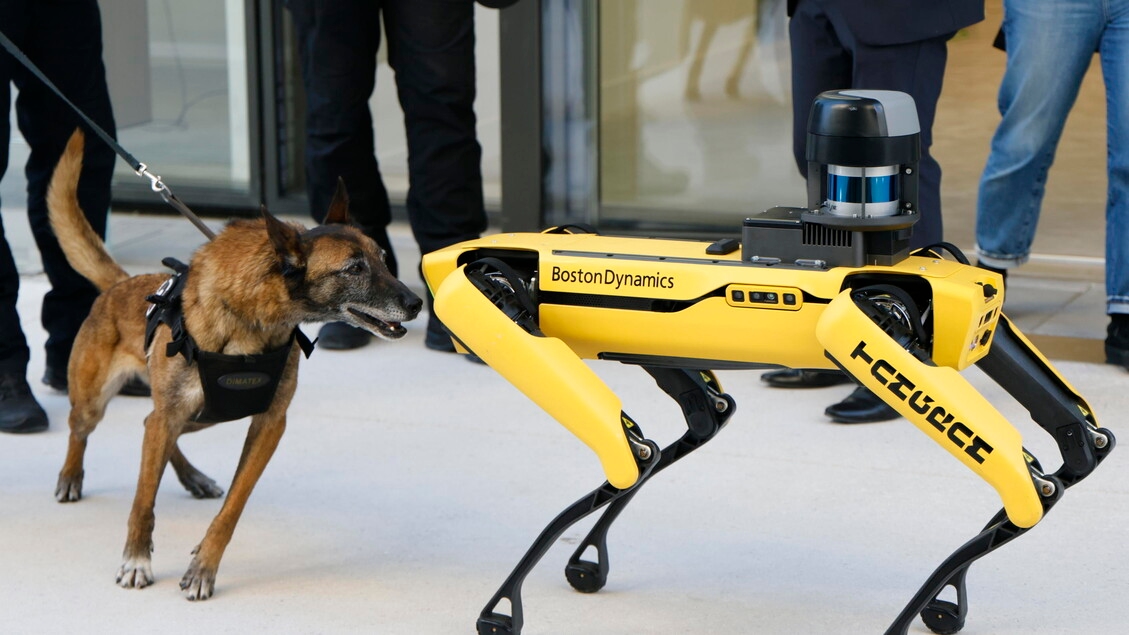 В Миланском политехническом институте открылась обсерватория робототехники.