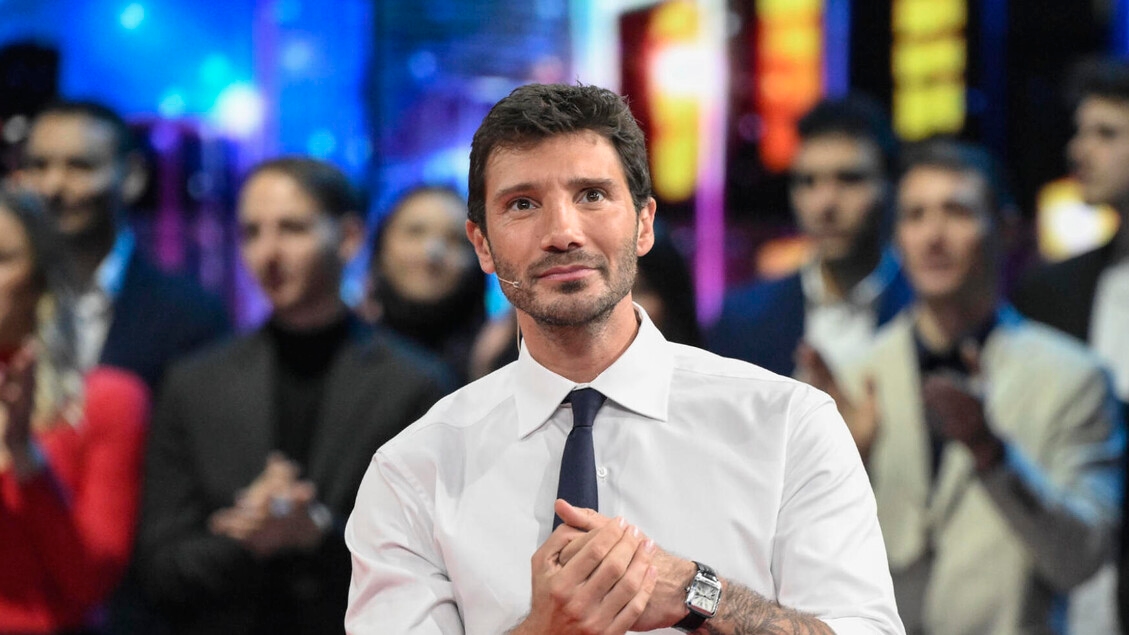 L'ipotesi di un tecnico infedele dietro il furto di video a Stefano De Martino e alla compagna