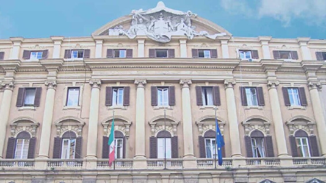 O spread entre os títulos do governo italiano e os Bunds alemães abre em baixa, em 77,9 pontos.