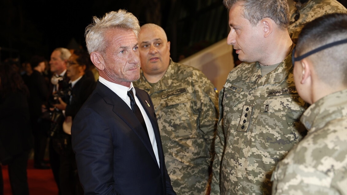 Sean Penn et les soldats ukrainiens sur le tapis rouge de Cannes