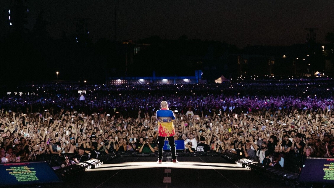 Max Pezzali na torze wyścigowym Imola, by oddać się nostalgii