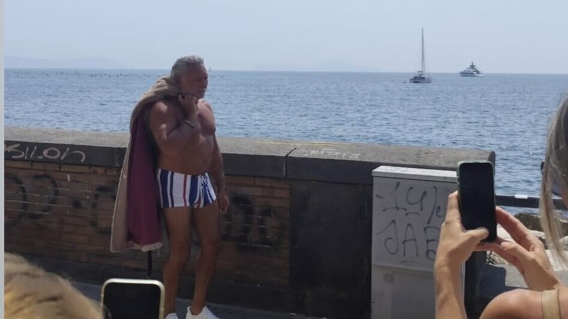 Paolantoni, de veelbelovende Scudetto-winnaar, in een bontjas op 15 augustus.