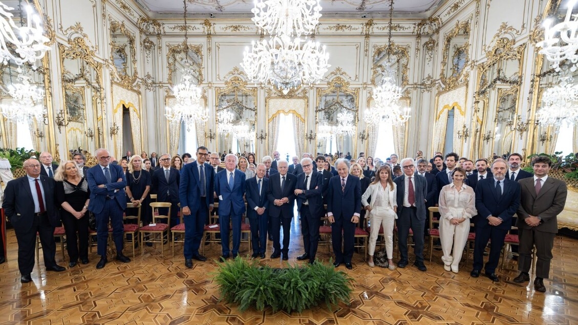 Mattarella fait l'éloge du théâtre, « attristé par les fermetures ».