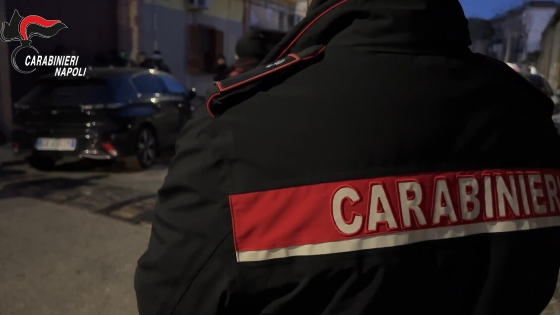 Camorra: spari in piazza a Napoli prima di Pasqua, due arresti