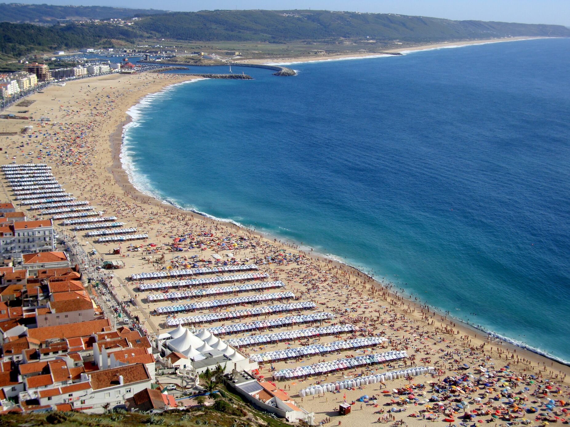 Banhistas assistidos por contaminação em praia da Nazaré aumentou para 116