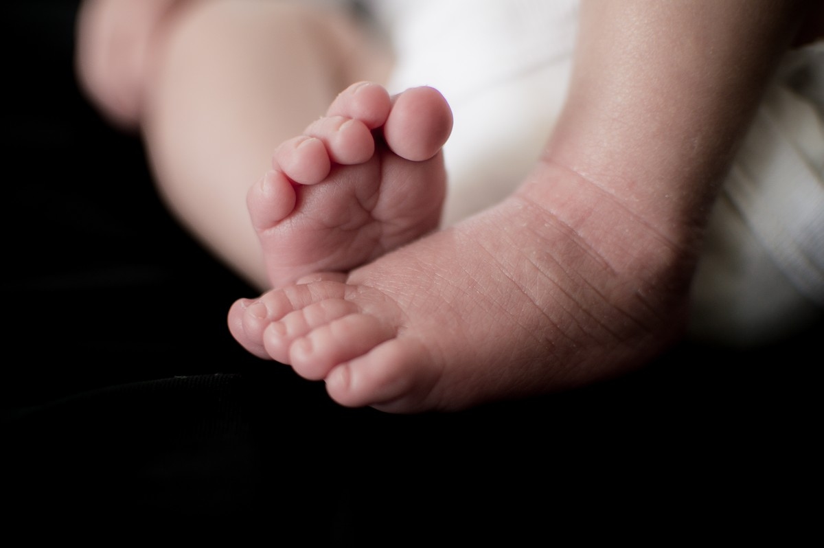 The premature baby of a woman who went to the emergency room without knowing she was pregnant died.