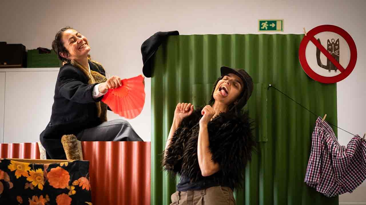 Zeigen Sie «Das geht nicht! Das kannst du nicht!» des Nationaltheaters D. Maria II feiert Premiere in Lagos