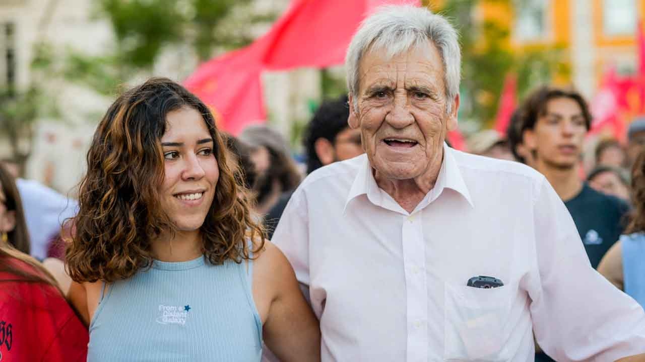 PCP entrega em São Bento 140 mil assinaturas pelo aumento dos salários