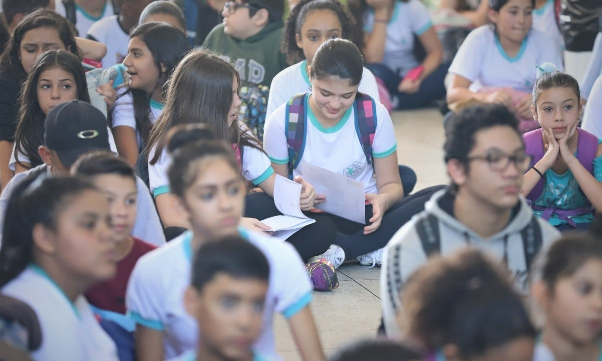 Seis estados descumprem a carga horária mínima do Ensino Médio, aponta estudo