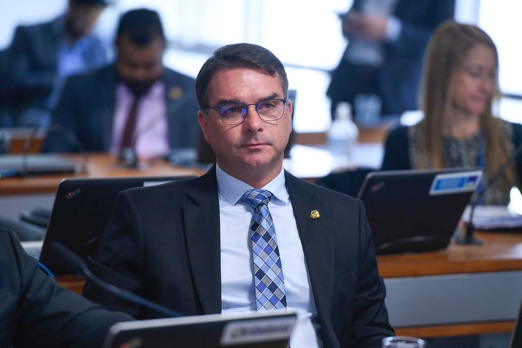 Flávio Bolsonaro bekräftigt den „Austausch“ einer Amnestie für Putschisten im Austausch gegen ein Ende von Trumps Zollerhöhung