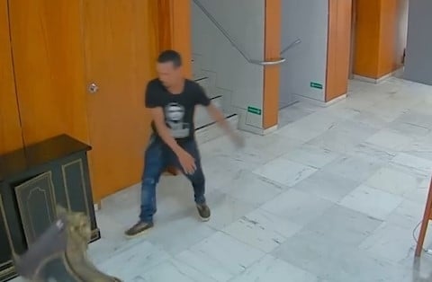L'homme qui a cassé l'horloge historique le 8 janvier sort de prison
