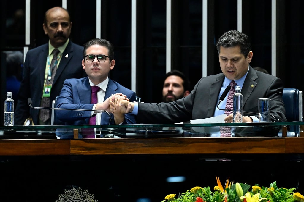 PSOL vai ao STF para derrubar decisão do Congresso sobre o IOF