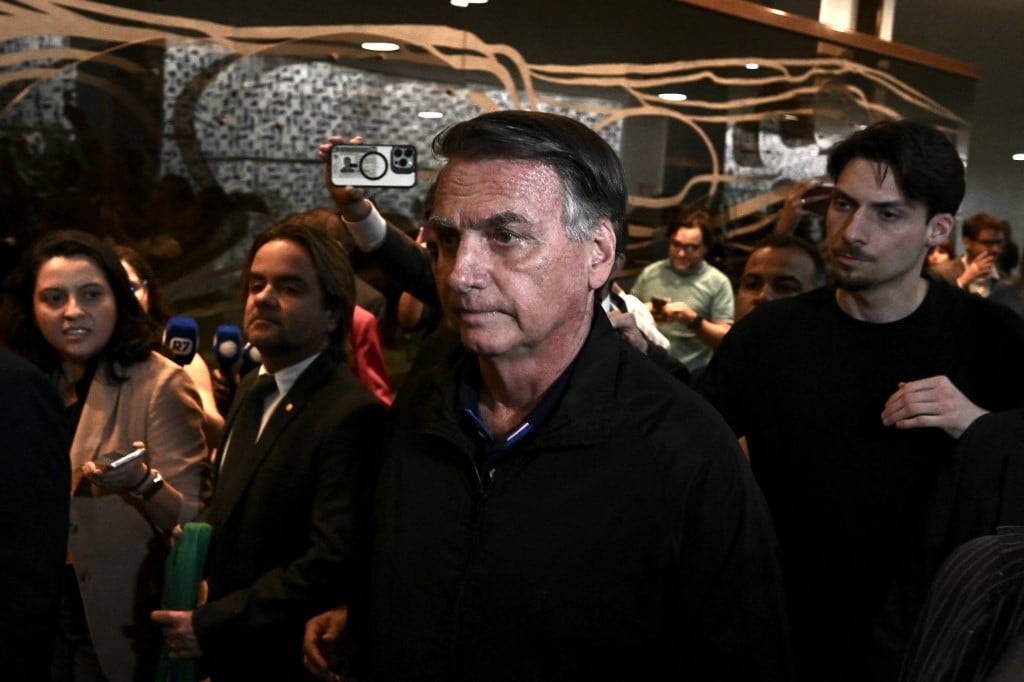 „Wollen Sie, dass ich morgen ins Gefängnis gehe?“, sagt Bolsonaro, als er ein Interview abstreitet