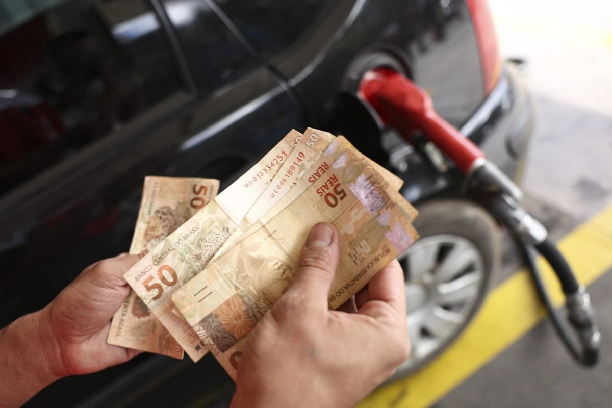 Lula government calls for investigation into fuel prices