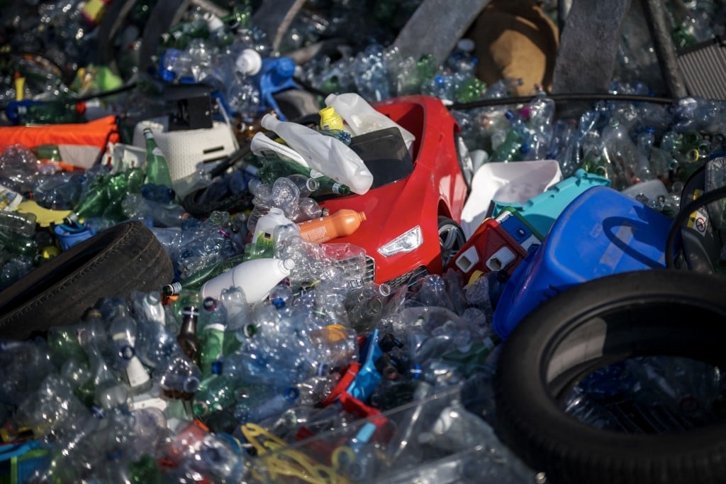 Negotiations on plastic pollution 'on the brink'