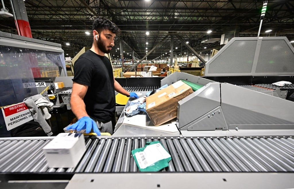 United States ends tariff exemptions for small packages